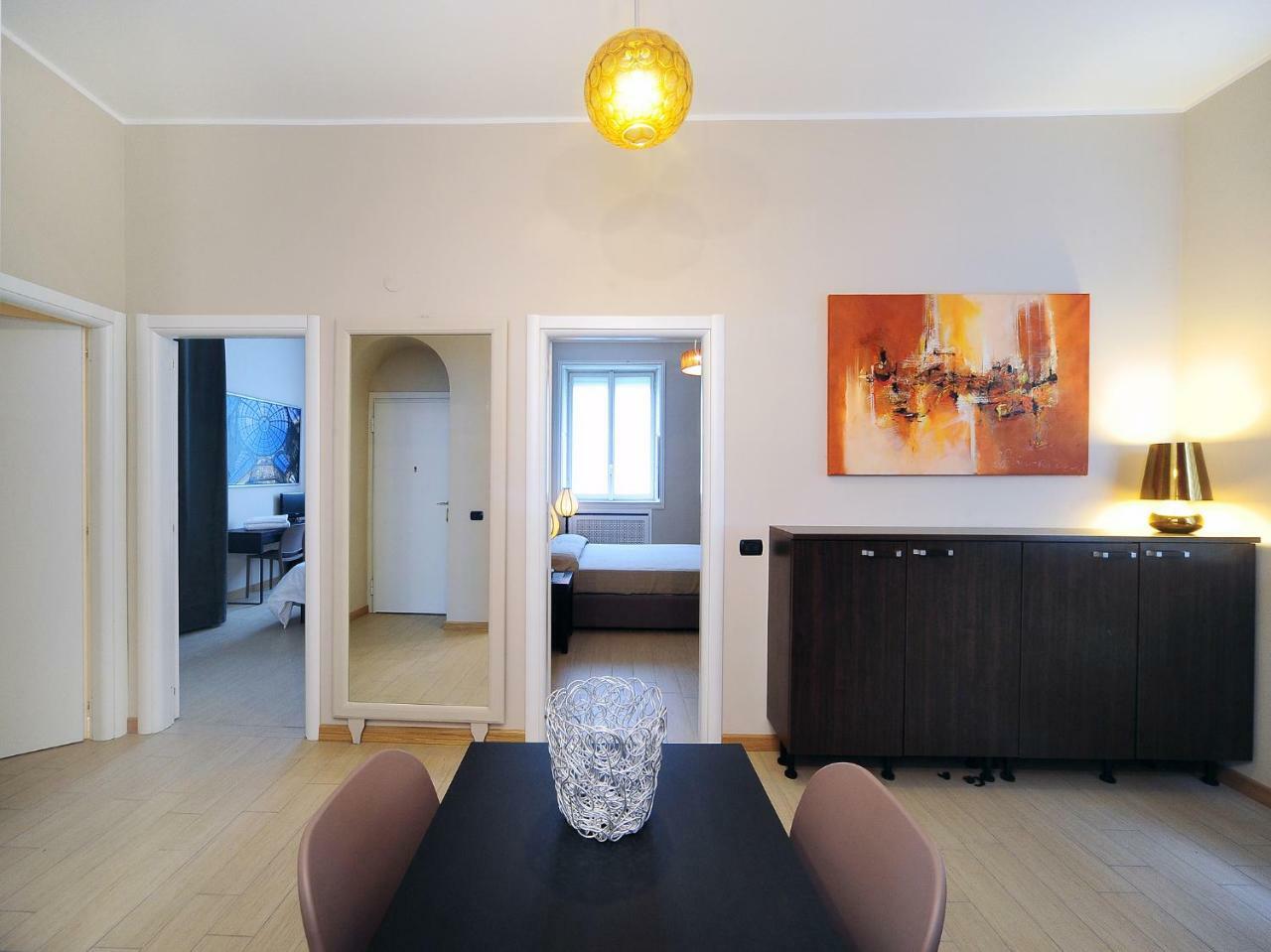 Urban District Apartments - Milan Old Town Central 2 Br Buitenkant foto